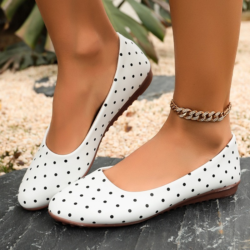 Women Shoes For Walking - Damskie białe baleriny w kropki z
