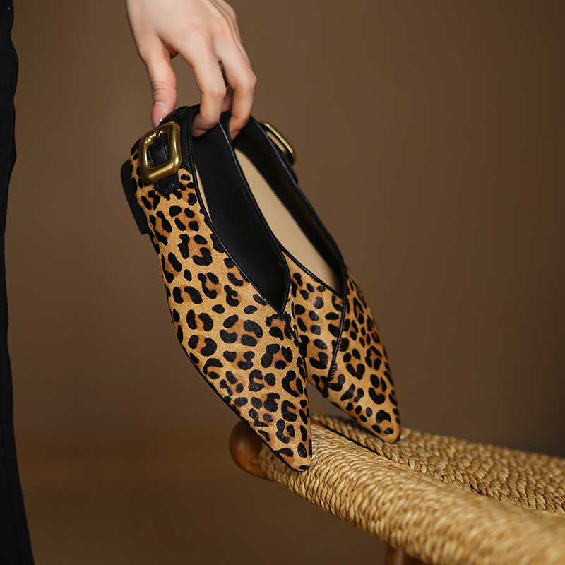 Nowe trendy na wiosnę 2026: sk – Pointed Toe Flat recenzja i cena