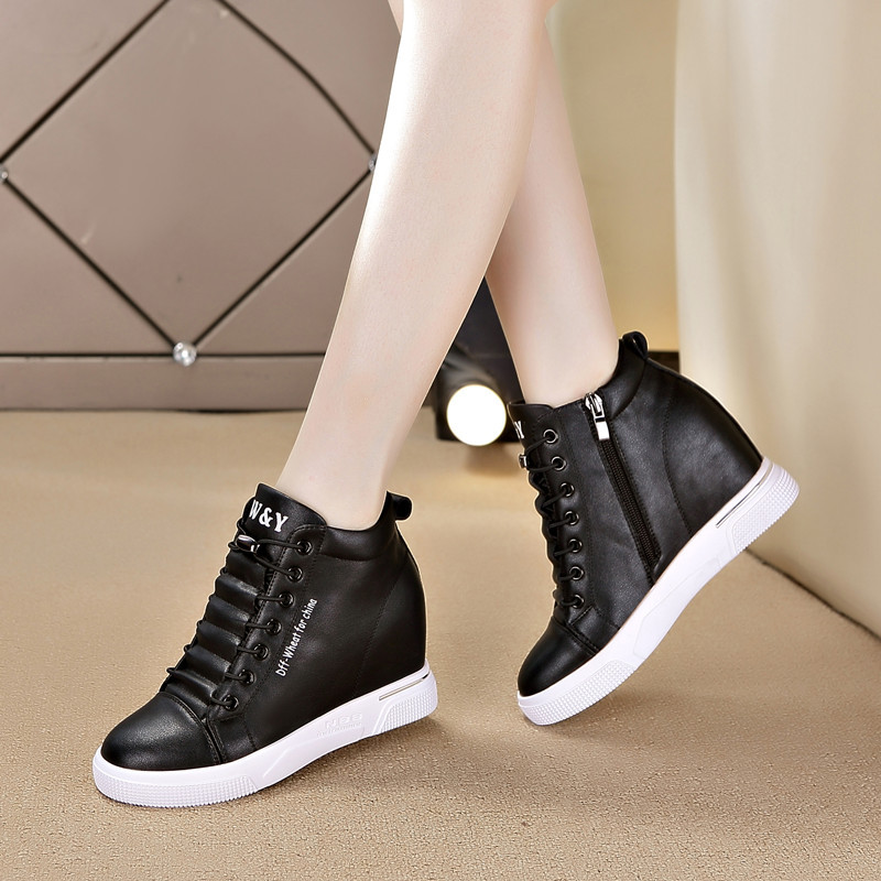 Damskie sneakersy na koturnie, – Wedge Heeled Sneaker recenzja i cena