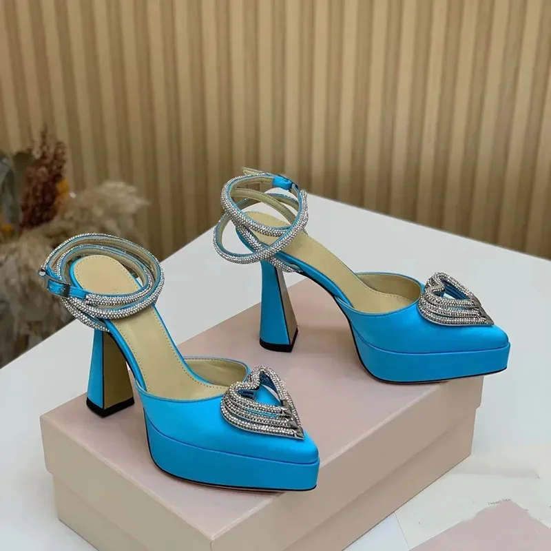 Platforma kryształowa miłość s – Pointed Toe Flat recenzja i cena